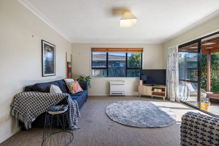 Photo of property in 1/52a Aorangi Road, Bryndwr, Christchurch, 8053