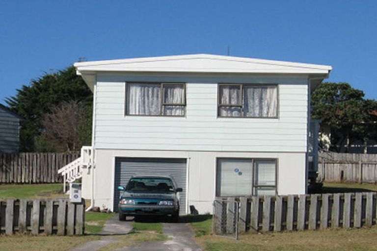 Photo of property in 1/18 Rena Place, West Harbour, Auckland, 0618