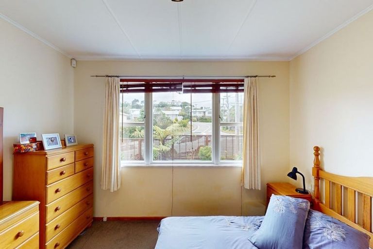 Photo of property in 41 Kenmore Street, Newlands, Wellington, 6037