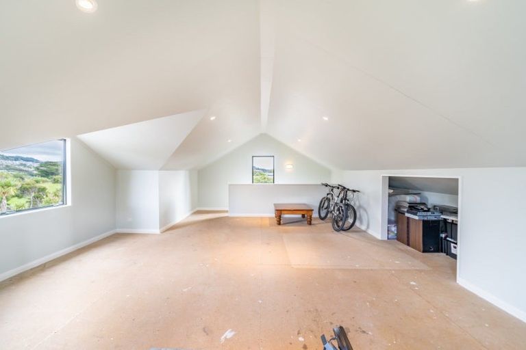 Photo of property in 32 Paekakariki Hill Road, Pauatahanui, Porirua, 5381