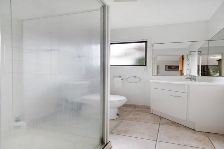 Photo of property in 2/55 Aviemore Drive, Highland Park, Auckland, 2010