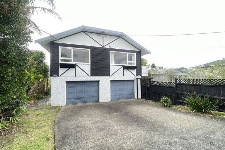 Photo of property in 1/64 Aberdeen Road, Campbells Bay, Auckland, 0620