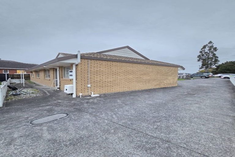 Photo of property in 1/10 Clevedon Road, Papakura, 2110