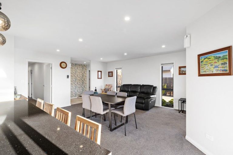 Photo of property in 32 Atlantic Drive, Fitzherbert, Palmerston North, 4410