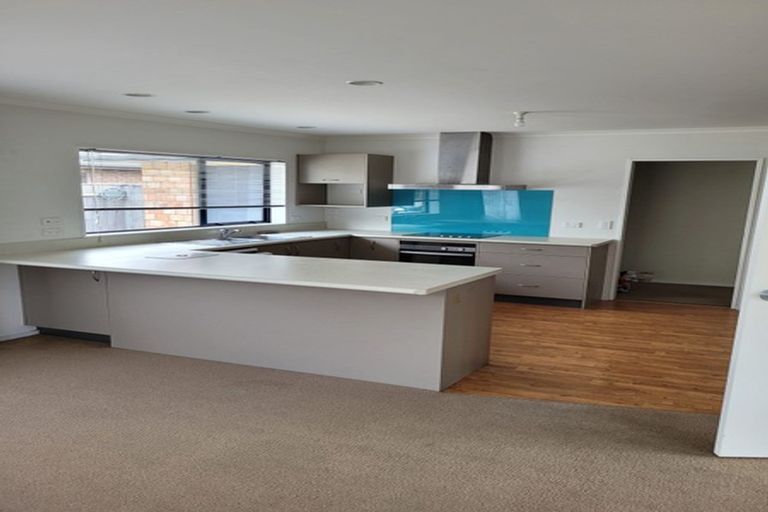 Photo of property in 18 Guildford Drive, Paraparaumu, 5032