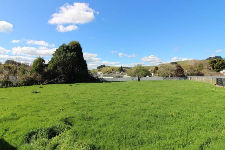 Photo of property in 20 Paraekaretu Street, Hunterville, 4730