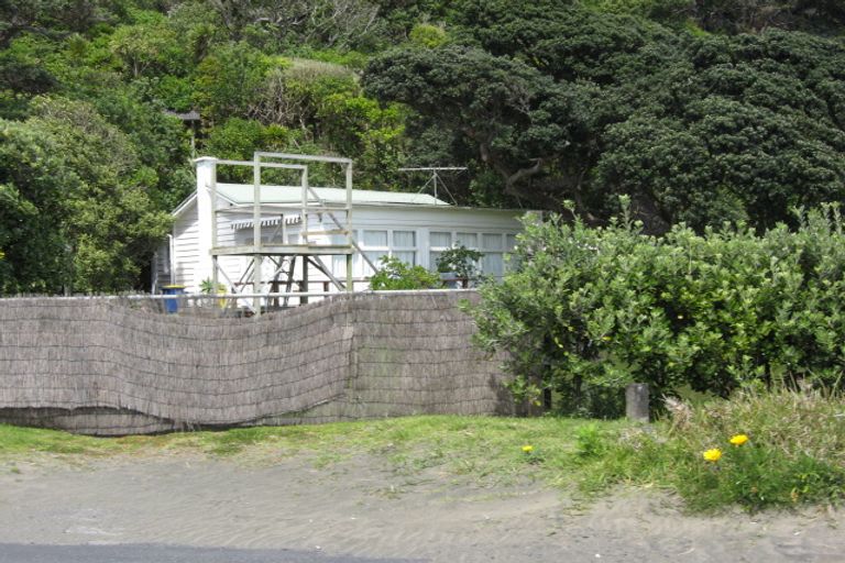 Photo of property in 64 Beach Valley Road, Piha, 0772