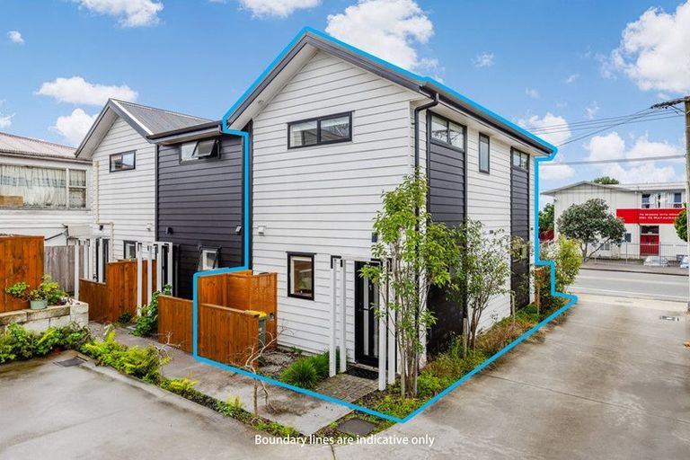 Photo of property in 1/6 St Leonards Road, Kelston, Auckland, 0602