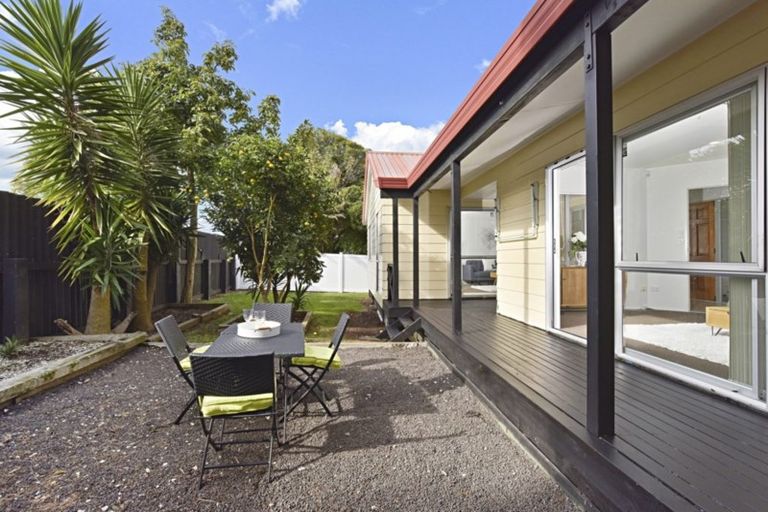 Photo of property in 2/50 Gloucester Road, Manurewa, Auckland, 2102