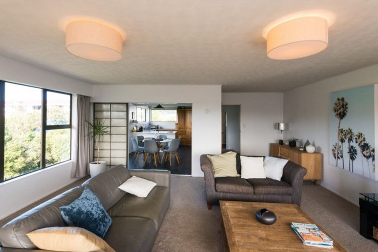 Photo of property in 33 Saint Aidans Way, Tawa, Wellington, 5028