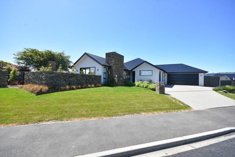 Photo of property in 18 Caledonia Drive, Mosgiel, 9024