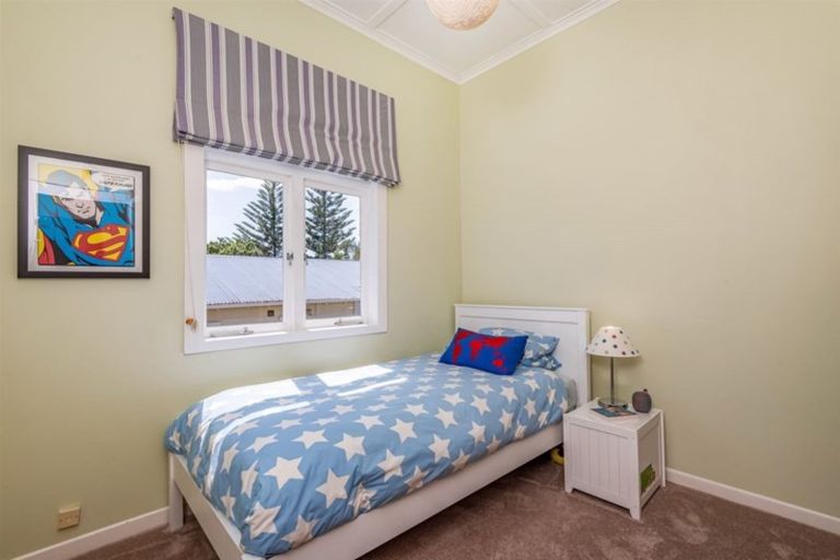 Photo of property in 15 Le Roy Terrace, Birkenhead, Auckland, 0626