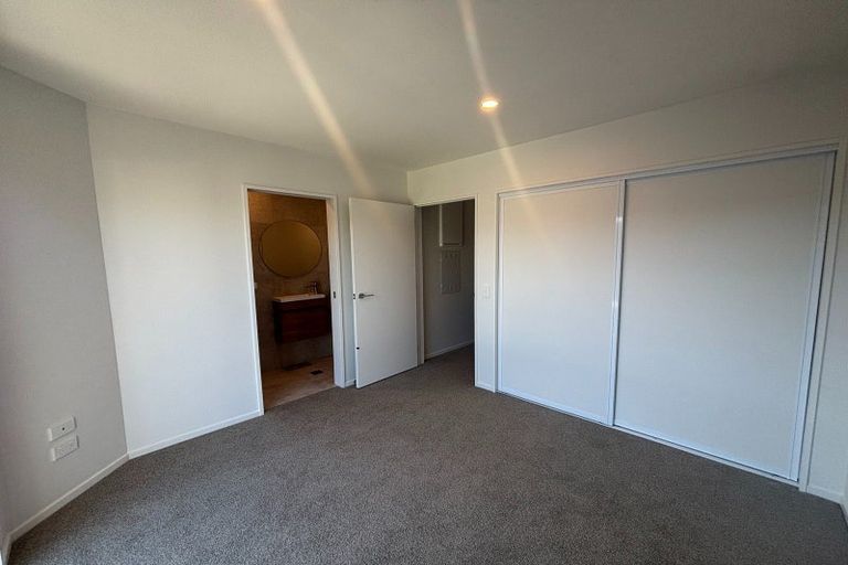 Photo of property in 2/86 Holly Road, St Albans, Christchurch, 8014