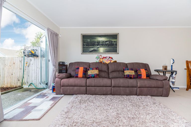Photo of property in 25 Stephen Avenue, Henderson, Auckland, 0610