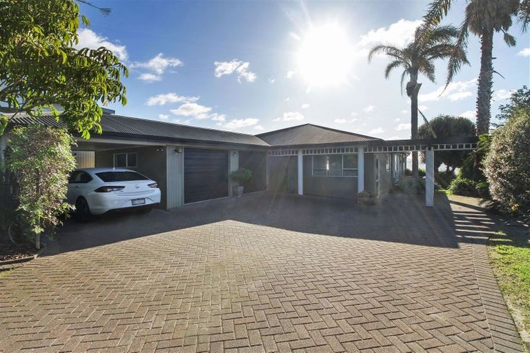 Photo of property in 107 Torkar Road, Clarks Beach, 2122