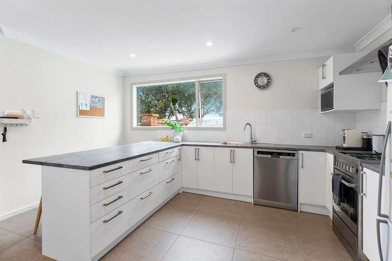 Photo of property in 56 Maupuia Road, Maupuia, Wellington, 6022