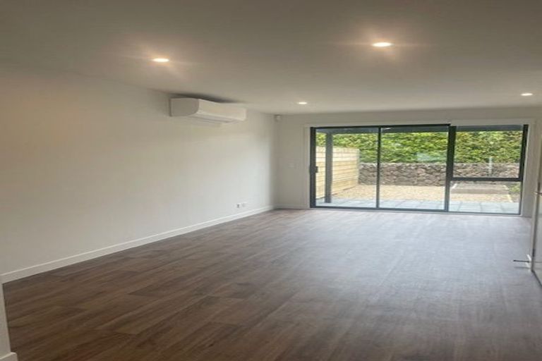 Photo of property in 22 Whakahui Lane, Mangere Bridge, Auckland, 2022