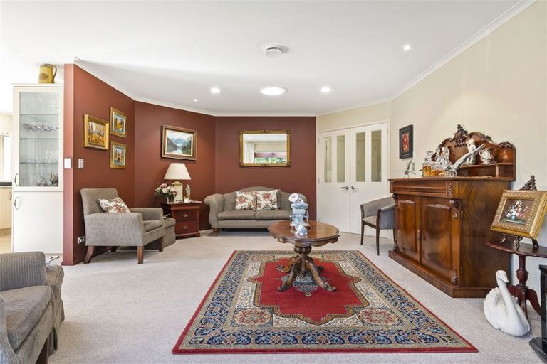 Photo of property in 15 Saint Heliers Place, Papamoa Beach, Papamoa, 3118