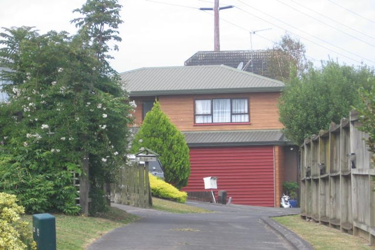 Photo of property in 2/9 Remus Place, Totara Vale, Auckland, 0629