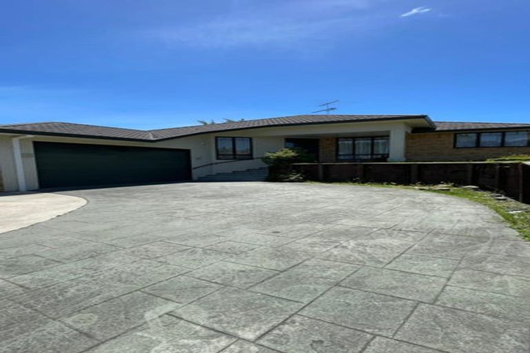 Photo of property in 13 De Havilland Drive, Goodwood Heights, Auckland, 2105
