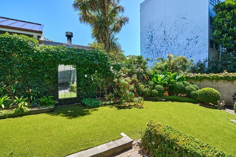 Photo of property in Highwic, 5/32 Hobson Street, Thorndon, Wellington, 6011