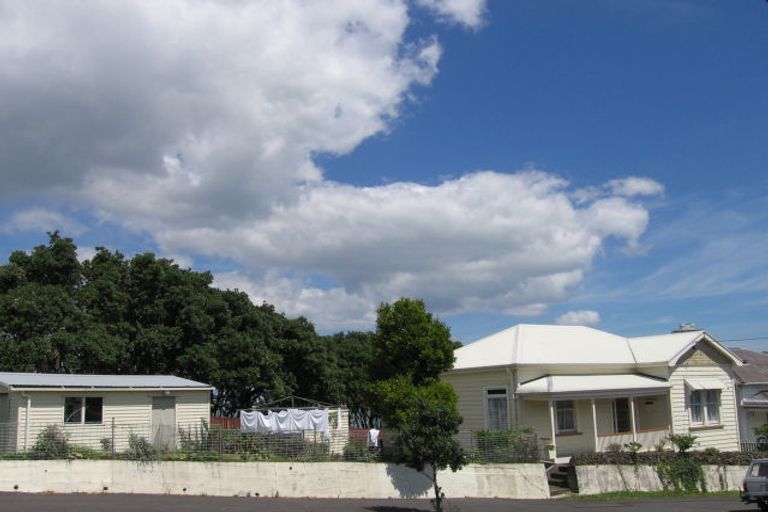 Photo of property in 141 Calliope Road, Stanley Point, Auckland, 0624