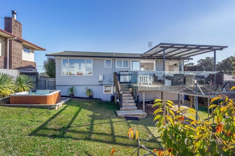 Photo of property in 1/719 East Coast Road, Browns Bay, Auckland, 0630