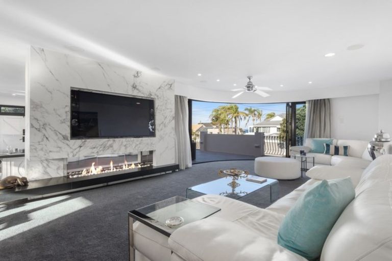 Photo of property in 1/60 Milford Road, Milford, Auckland, 0620