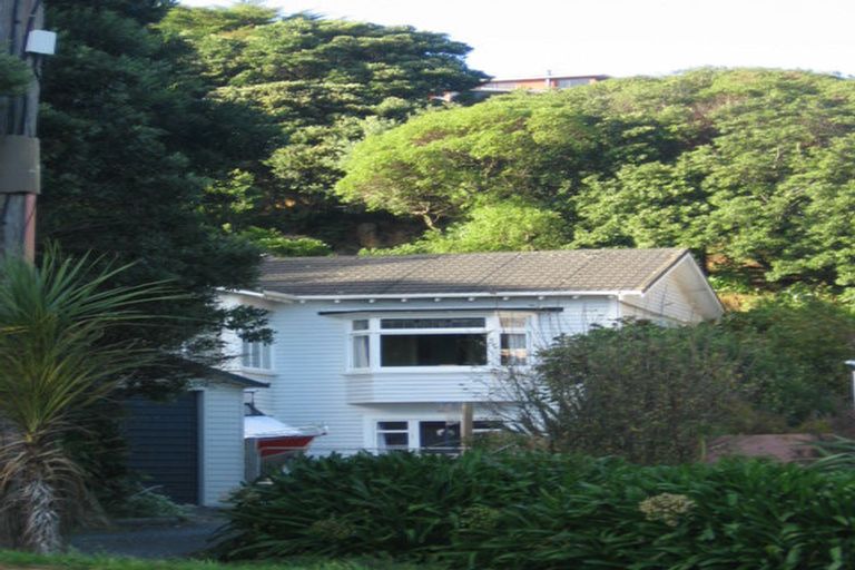 Photo of property in 24 Grays Road, Plimmerton, Porirua, 5026