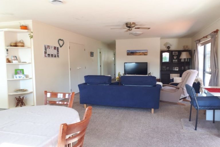 Photo of property in 6 Riverside Drive, Waiuku, 2123