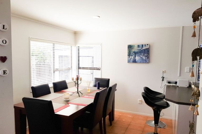 Photo of property in 2/110 Lynn Road, Bayview, Auckland, 0629