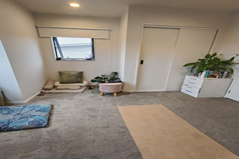 Photo of property in 1/9 Donovan Avenue, Massey, Auckland, 0614