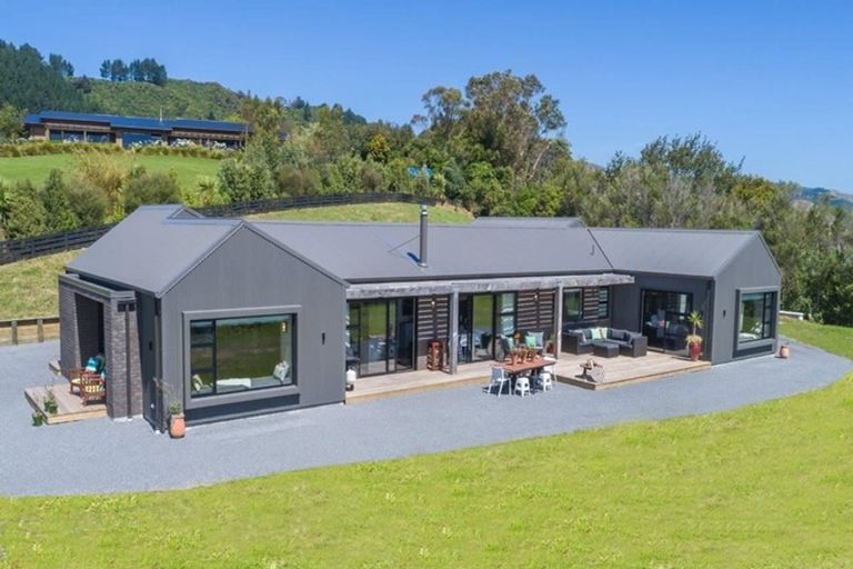 Photo of property in 157 Manakau Heights Drive, Manakau, Levin, 5573
