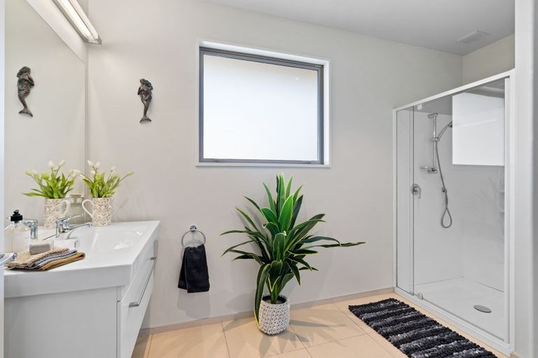 Photo of property in 28 Matheson Crescent, Albert Town, Wanaka, 9305