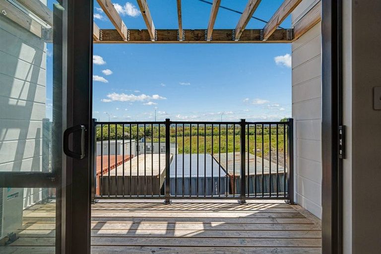 Photo of property in 5 Mataitai Road, Hobsonville, Auckland, 0618