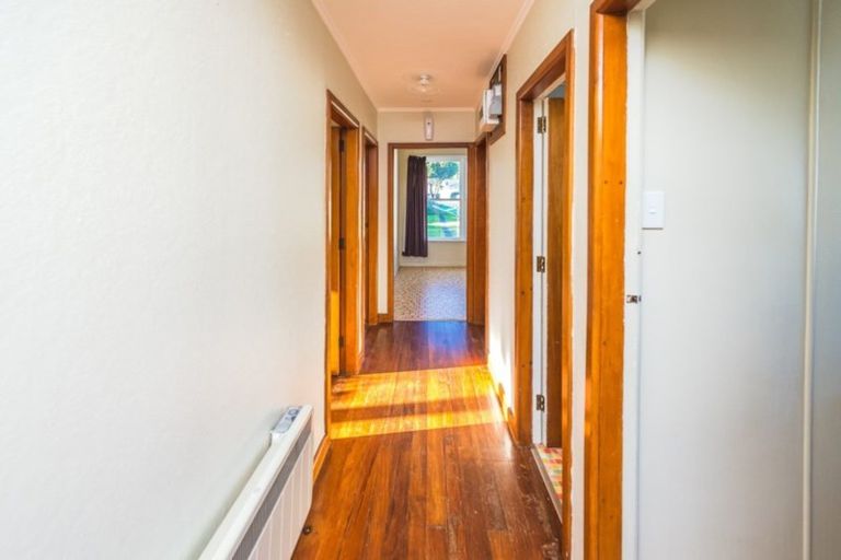 Photo of property in 8 Hadfield Crescent, College Estate, Whanganui, 4500