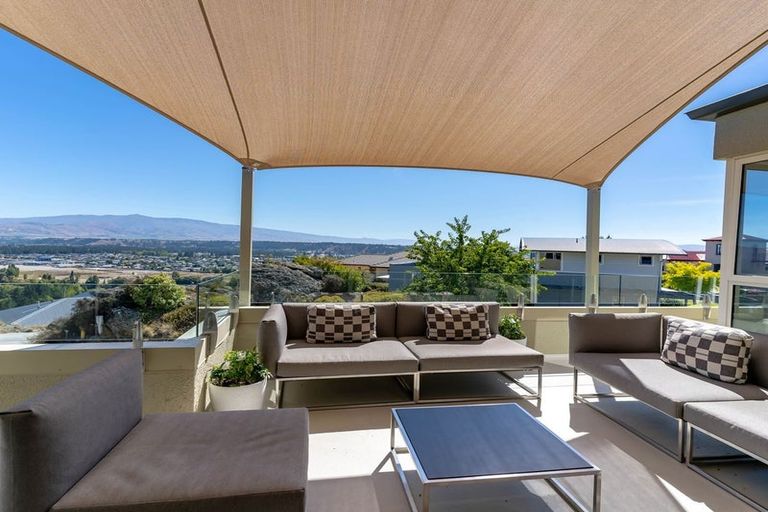 Photo of property in 1 Hawkdun Place, Bridge Hill, Alexandra, 9320