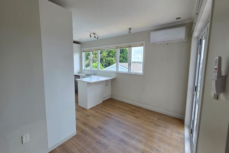 Photo of property in 9 Sylvan Crescent, Te Atatu South, Auckland, 0610