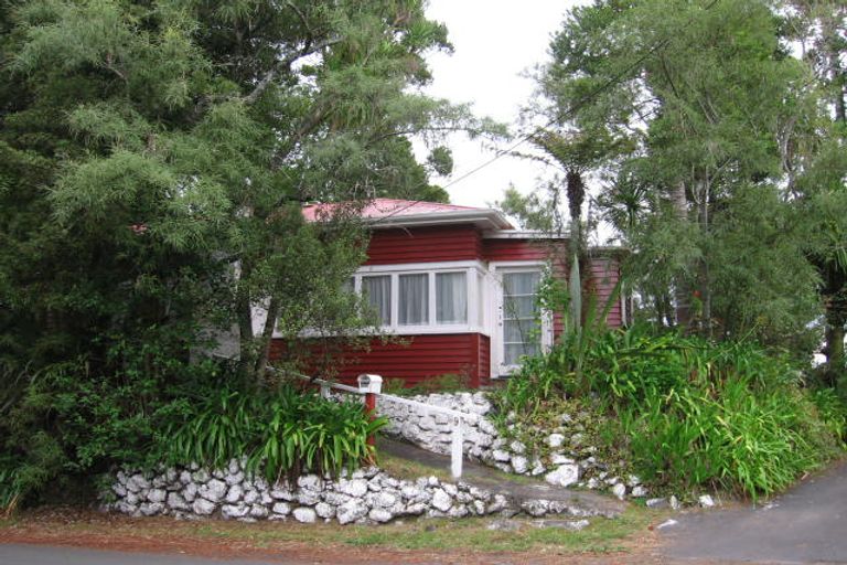 Photo of property in 9 Tanekaha Road, Titirangi, Auckland, 0604