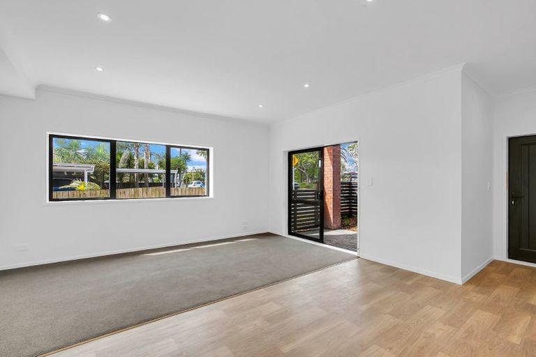 Photo of property in 1/500 Te Atatu Road, Te Atatu Peninsula, Auckland, 0610