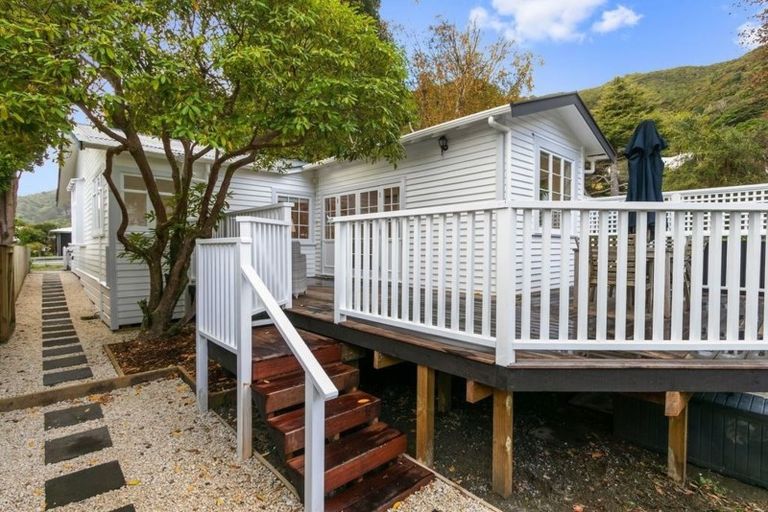 Photo of property in 6 Kowhai Street, Eastbourne, Lower Hutt, 5013