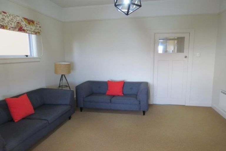 Photo of property in Devonport Apartments, 3/127 Saint Aubyn Street, New Plymouth, 4310