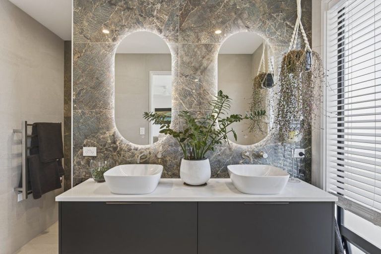 Photo of property in 8 Kowhai Street, Strandon, New Plymouth, 4312