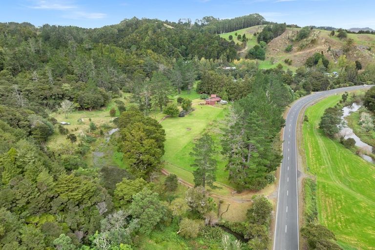 Photo of property in 1042 Ngunguru Road, Kiripaka, Whangarei, 0173