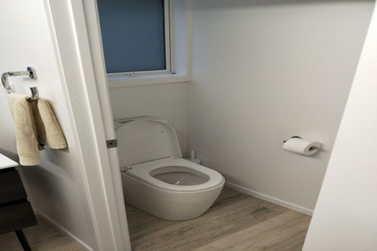 Photo of property in 32a Wade River Road, Stanmore Bay, Whangaparaoa, 0932