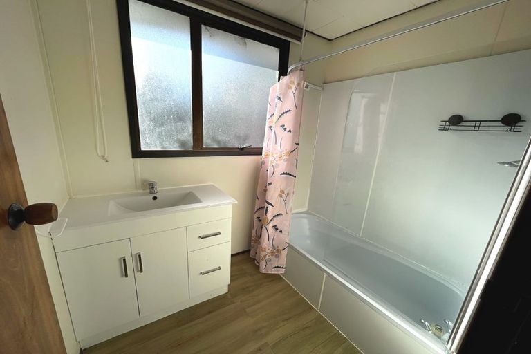 Photo of property in 2/27 Nearco Street, Randwick Park, Auckland, 2105