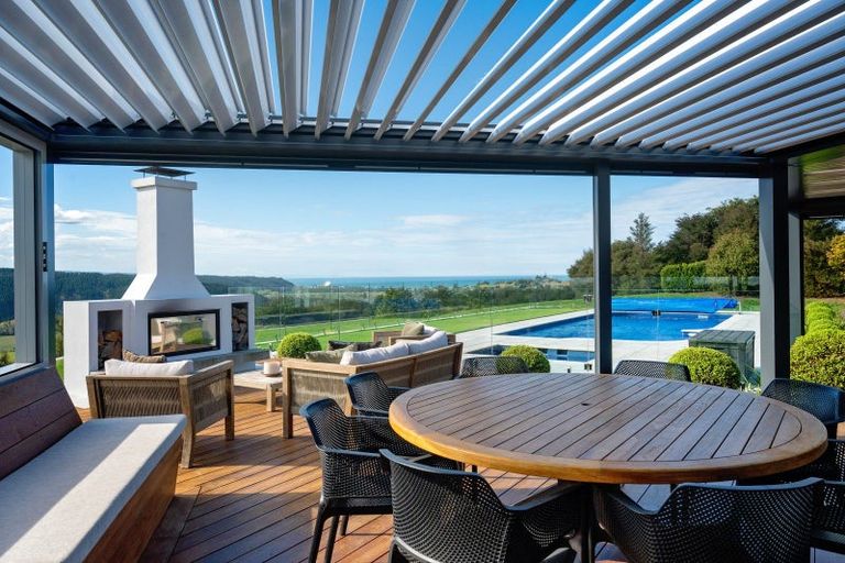 Photo of property in 92 Eskridge Drive, Eskdale, Napier, 4182