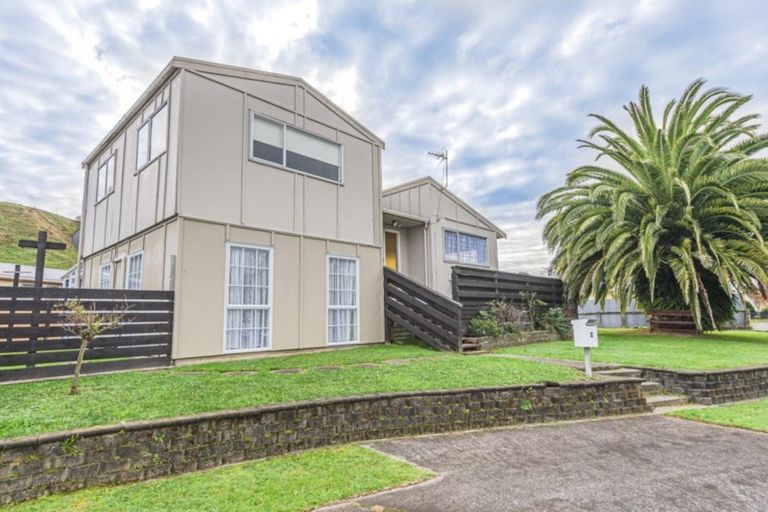 Photo of property in 2 Photinia Place, Aramoho, Whanganui, 4500