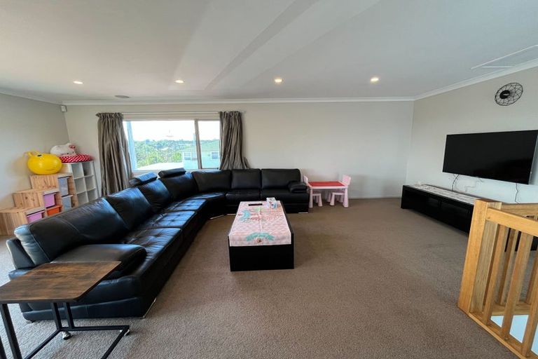 Photo of property in 2/23 Sunnyfield Crescent, Glenfield, Auckland, 0629
