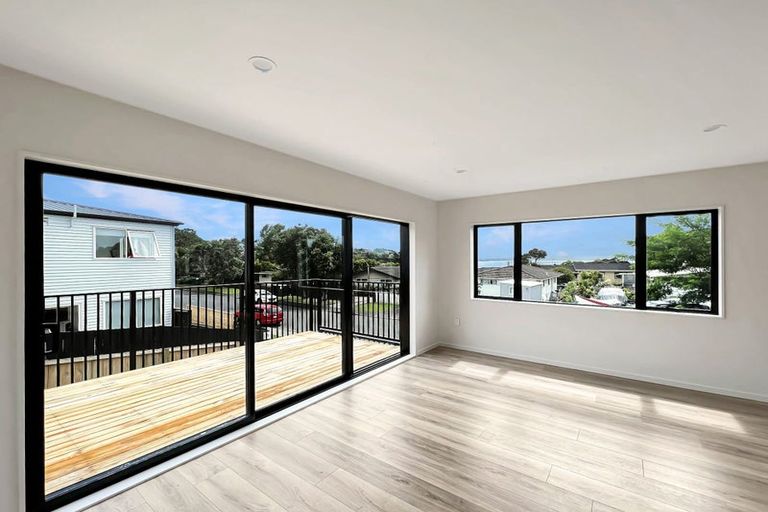 Photo of property in 20a Pipitea Place, Massey, Auckland, 0614
